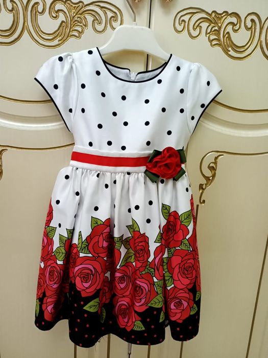 Продам платье для девочки.