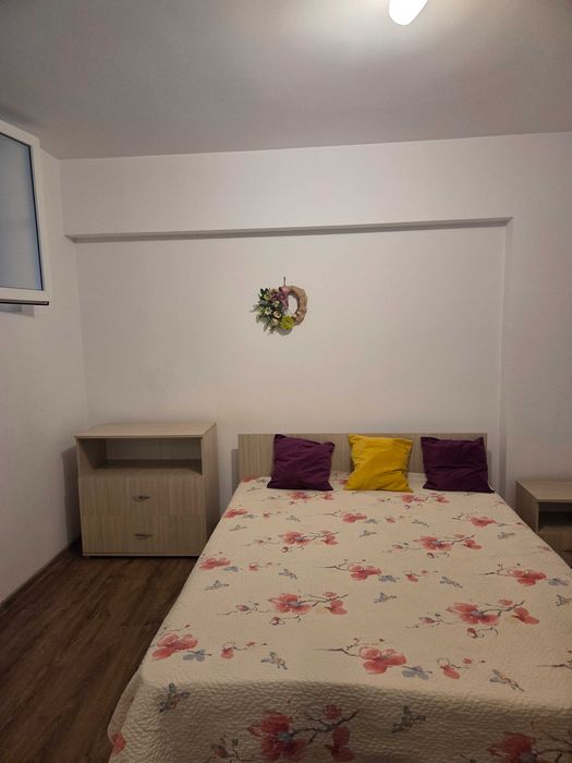 Inchiriez apartament