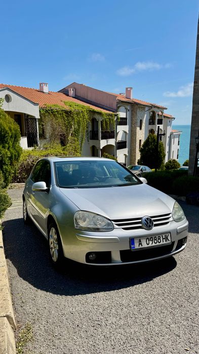 Продавам Volkswagen Golf 5