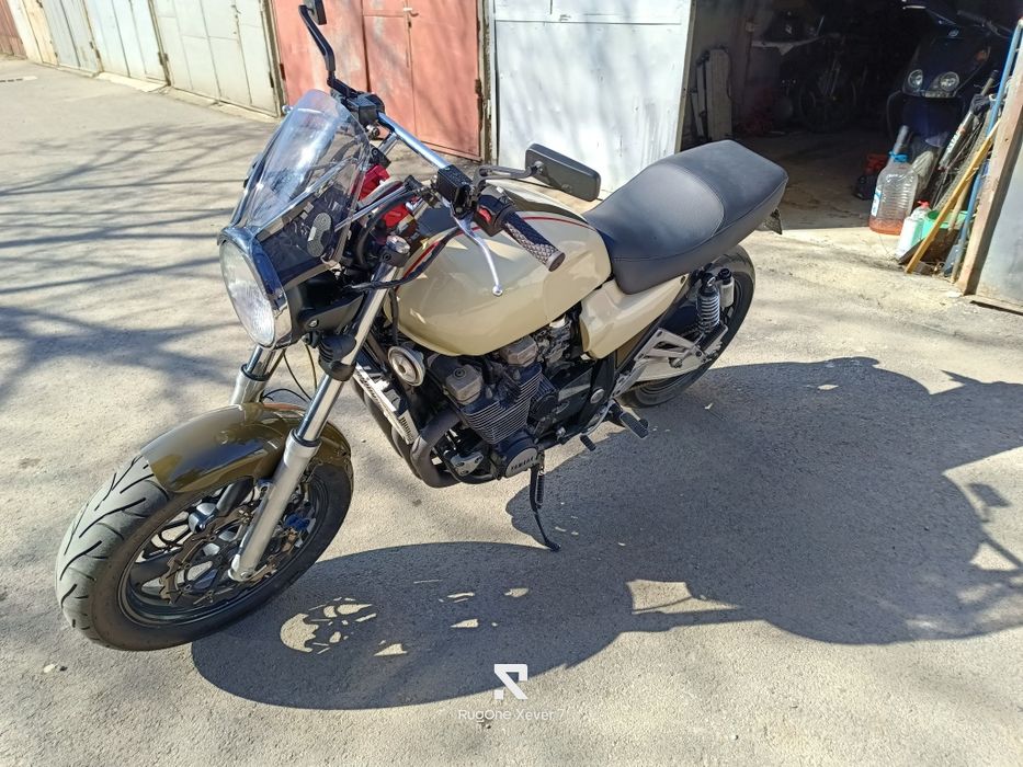 Продавам Yamaha XJR 1200