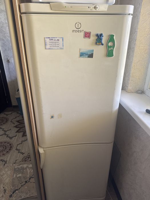 Ходильник indesit