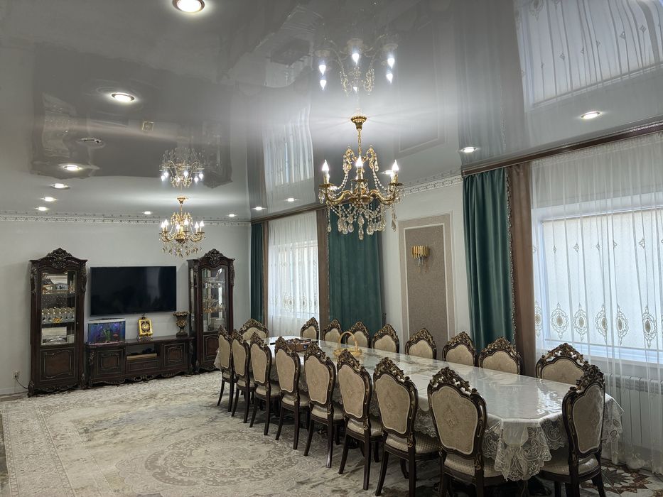 Стол и стулья зал