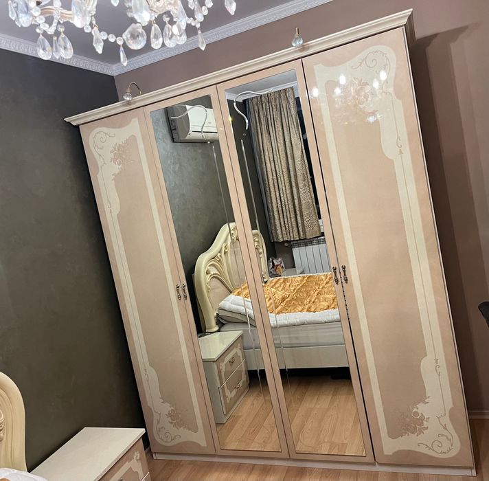 Спалня + нощни шкафчета + поматрачна  рамка + гардероб Италия 940 лв.