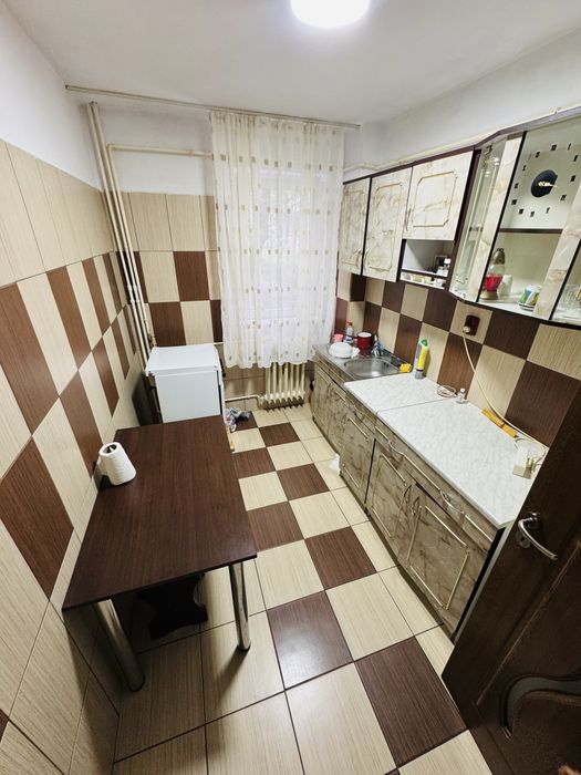 Închiriez apartament 3 Camere Trivale (loc parcare inclus)