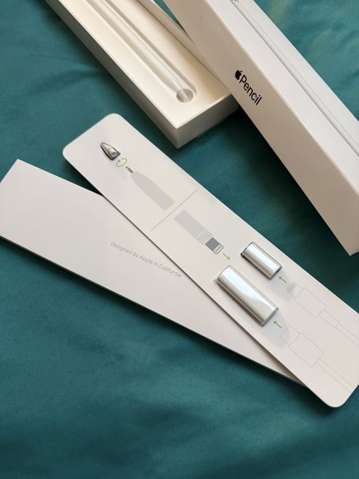 Apple Pencil alb