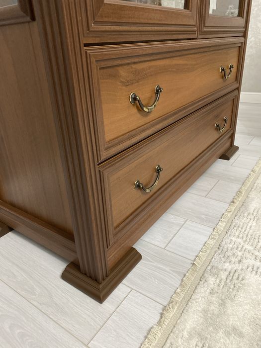 Продам витрину сервант