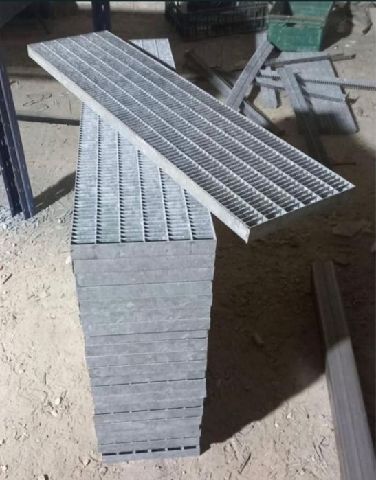 Trepte zincate galvanizate