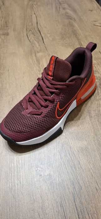 Nike Air Max Alpha Trainer 6 номер 41/5
Оригинални Мъжки маратонки!

Без забележки!

Номер 41/5

Цена:45 €