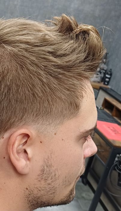 Frizuri/Coafuri/Vopsit/Pus extensii /Clip on & banda adeziva