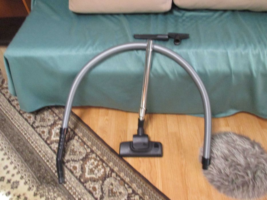 Aspirator Turbo Zilan ZLN2006 - putere 2400W, capacitate 21 L, fara sac, functie suflare