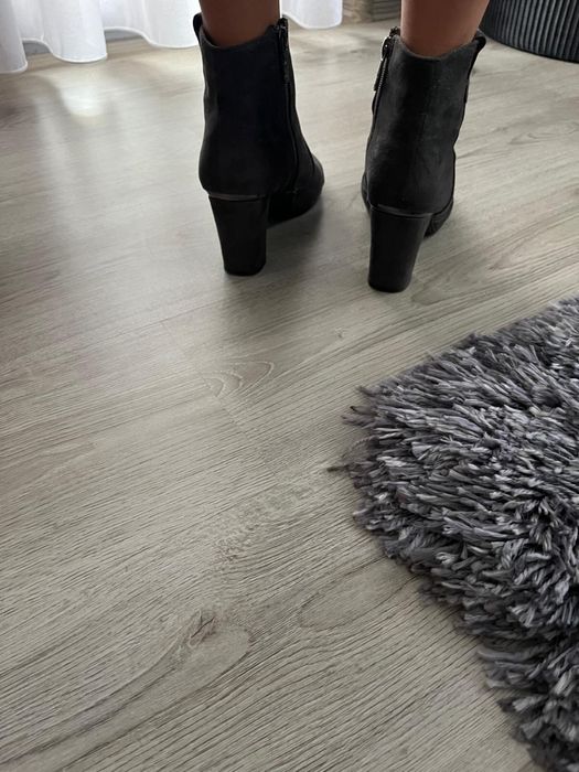 Дамски боти с ток