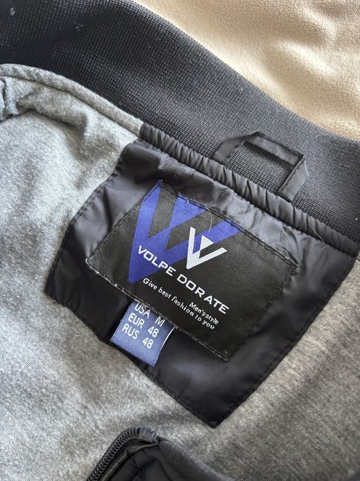 Продам бомбер синего цвета