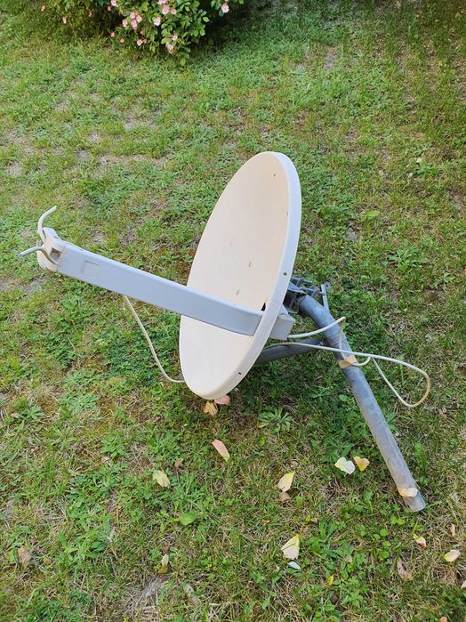 Сателитна антена