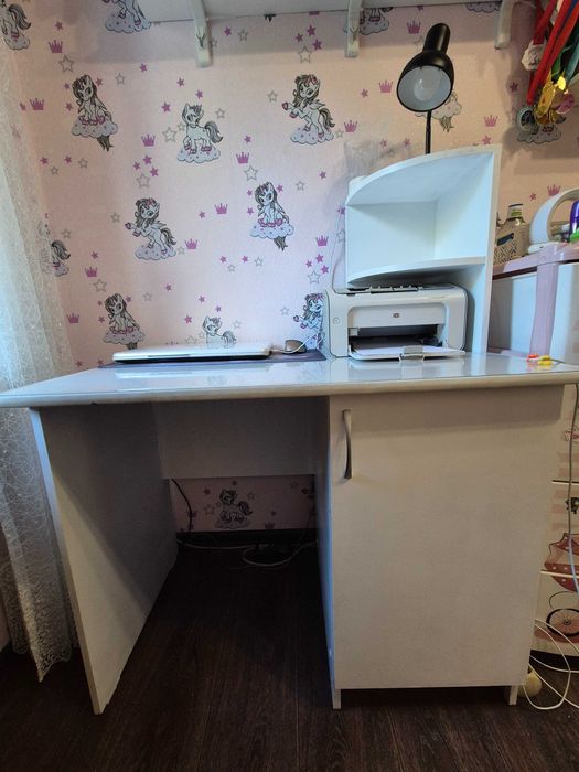 Продам стол для школьника