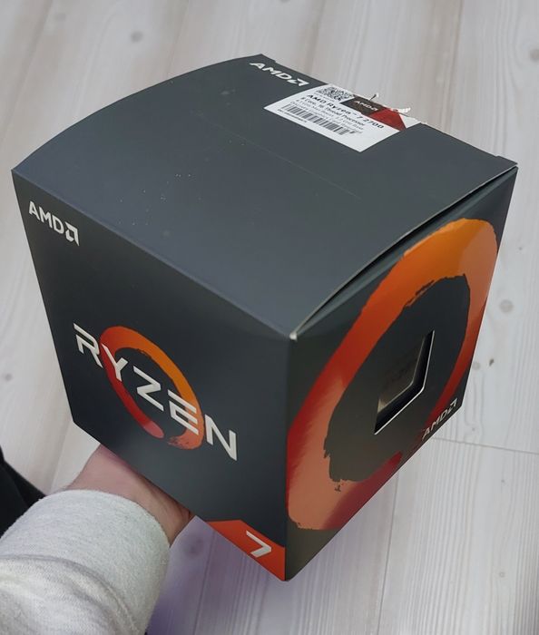 Procesor AMD Ryzen 2700 + Cooler AMD Wraith Prism