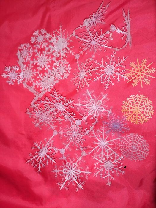 Продаю ёлочные украшения.