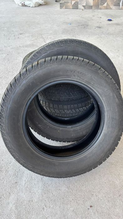 Продам Шины 235/65R18