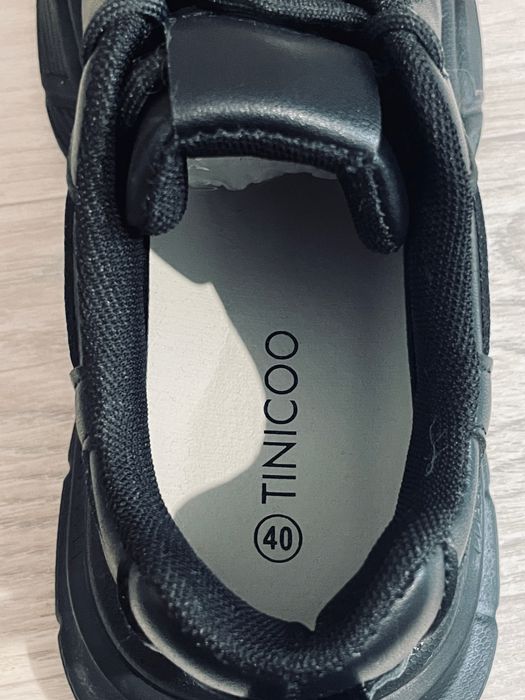 кроссовки продам