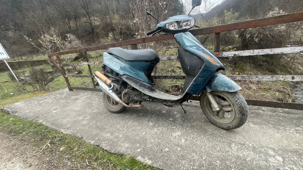 Продававам скутер ymaha axis