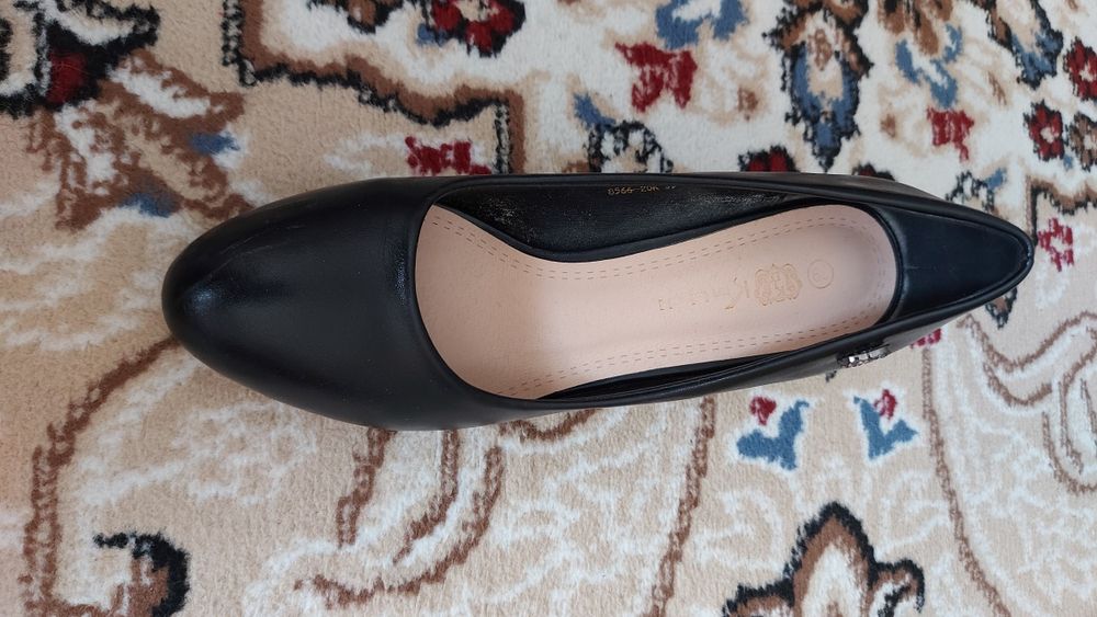 Продам женскую обувь