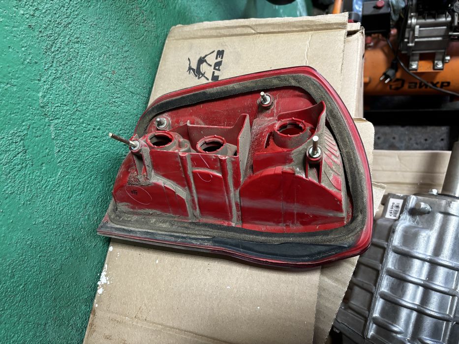 Продам фонарь рав 4 задний правый