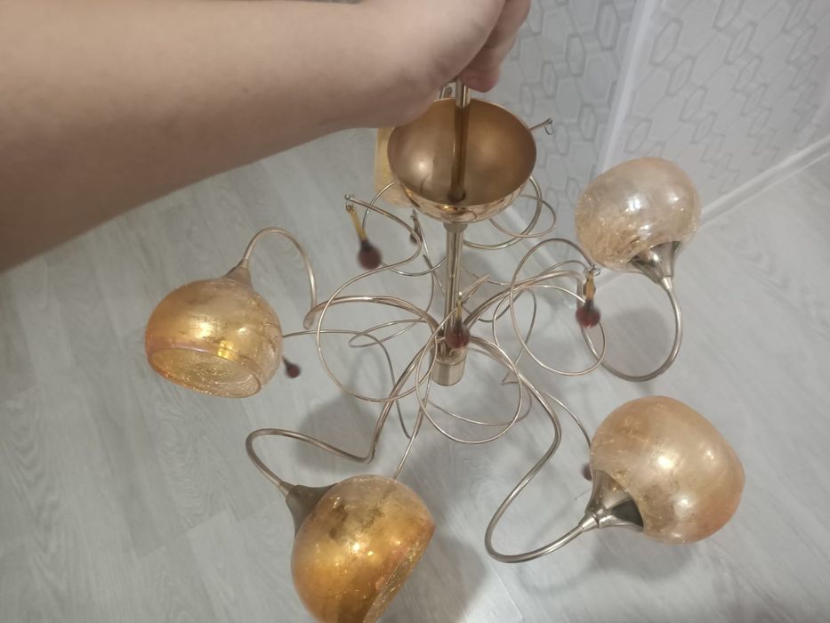 Продаётся люстра