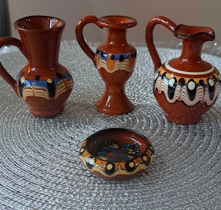 малки глинени съдове