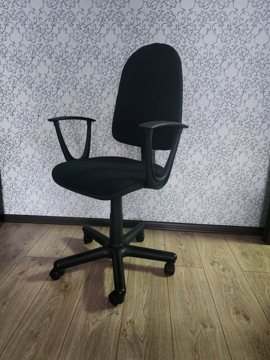 Продам кресло офисное