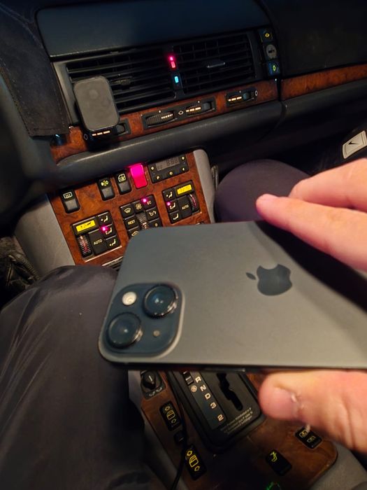 Айфон 15 128гб срочно!!!