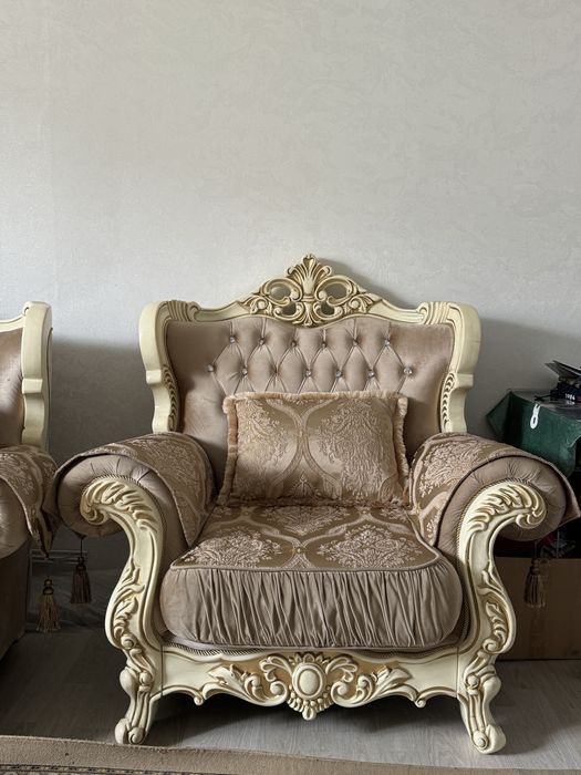 Диван дял зала