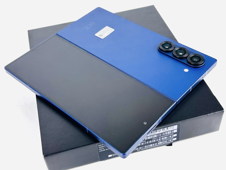 Samsung Galaxy Z Fold 6 5G 256GB 12RAM Navy Отличен! Гаранция!