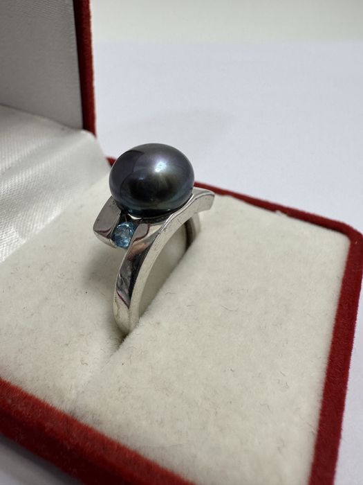 Inel argint 925 cu perla neagra si aquamarine.