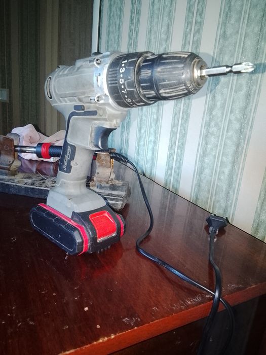 Продам шуруповерт