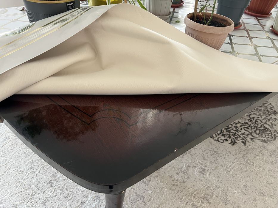 Стол и стулья для дома