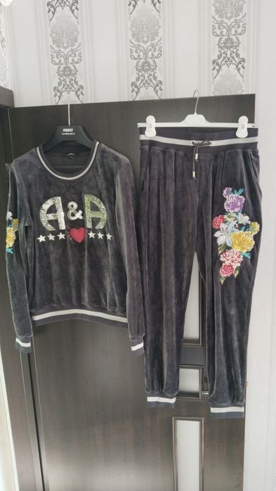 Костюм велюровый