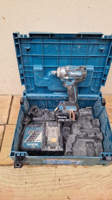 Mașină de insurubat cu impact Makita DTW 301