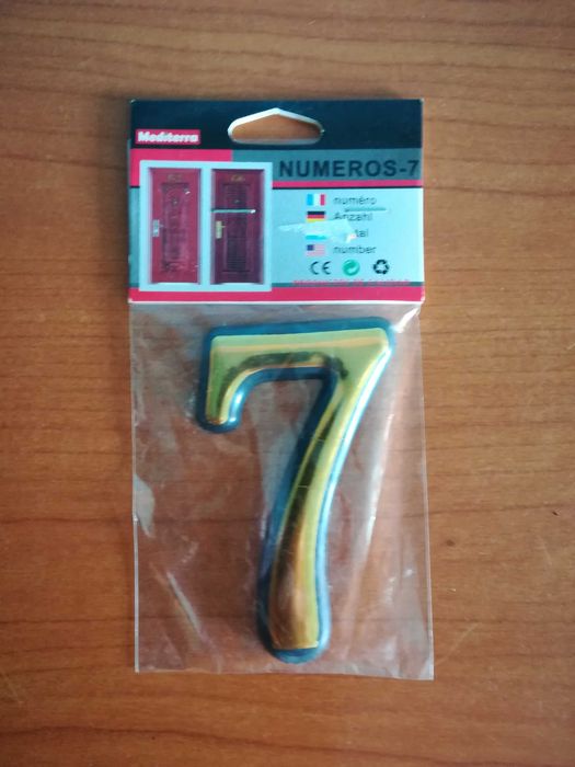 Numar usa ,poarta,casa cifra "7" auriu ABS 10 cm ,lipire adeziv