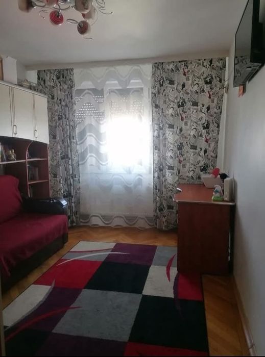 Vând apartament 3 camere decomandat