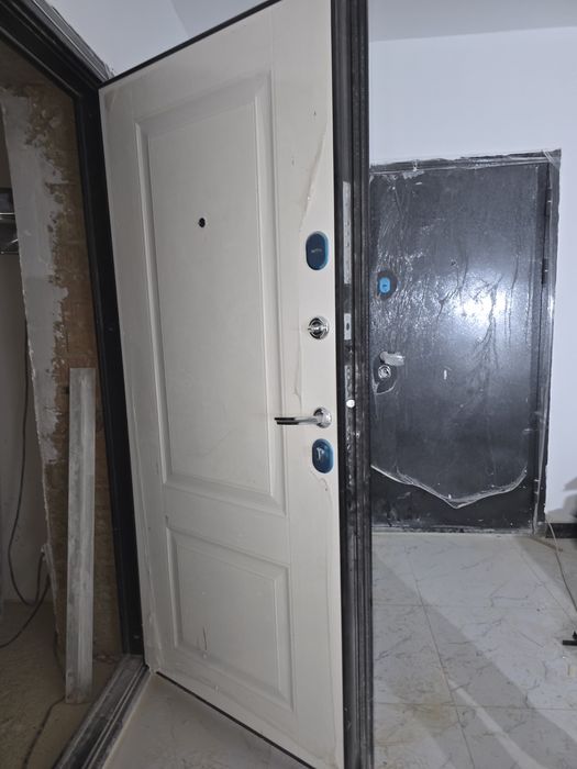 Продам входную дверь