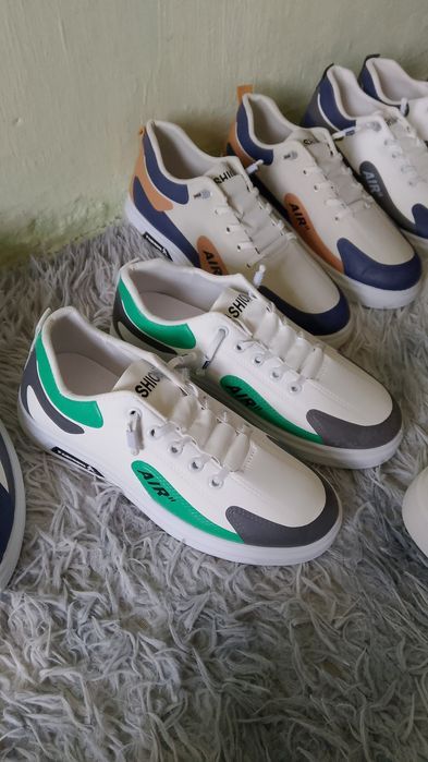 Кроссовки не дорогие