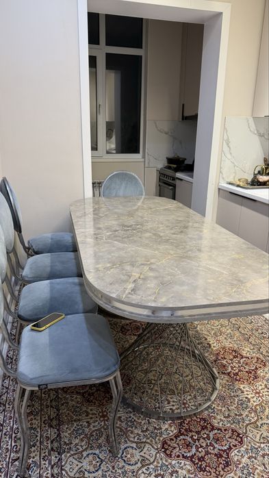 Срочно продам стол со стулями