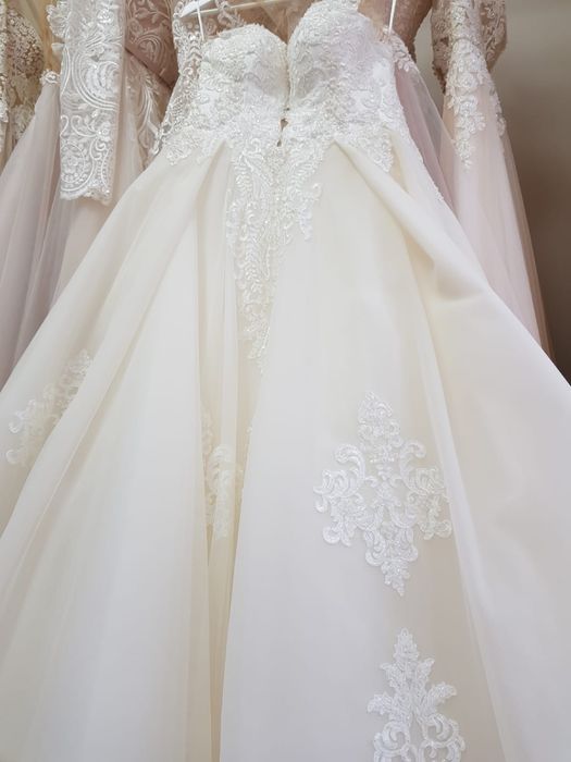 Rochie mireasa stil printesa, marime M