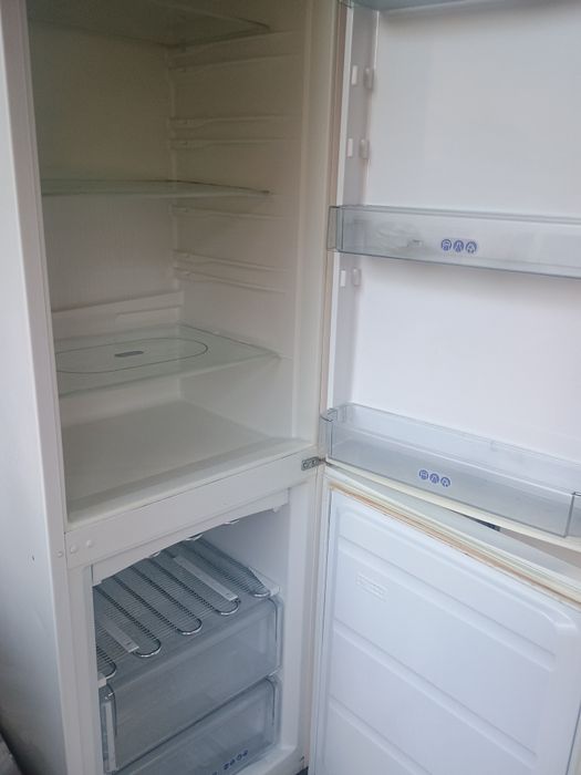 Frigider tip combină frigorifică înaltă stare de funcționare