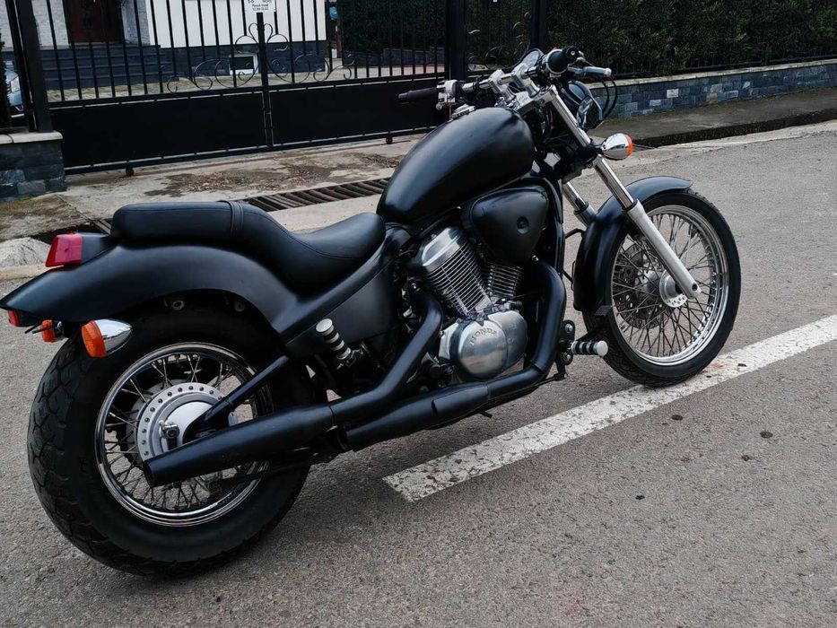 Honda Shadow VT 600 an 2000 cu 5 viteze negru mat