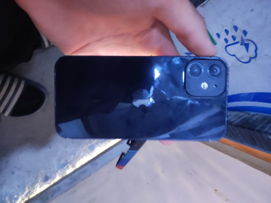 Iphone 12 mini 64 GB face id true tone ishlaydi. Ekrani radnoy.