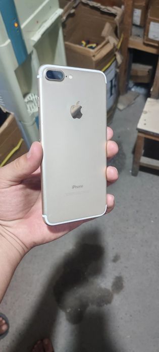 Iphone 7+  gold karobka dok yoq