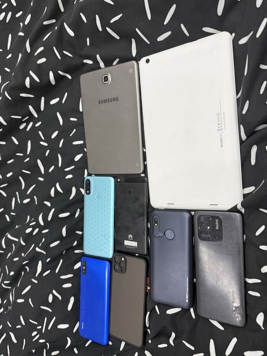 Vând telefoane. Citiți descrierea