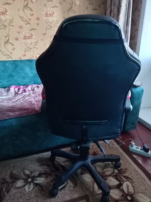Игровое кресло (б/у)