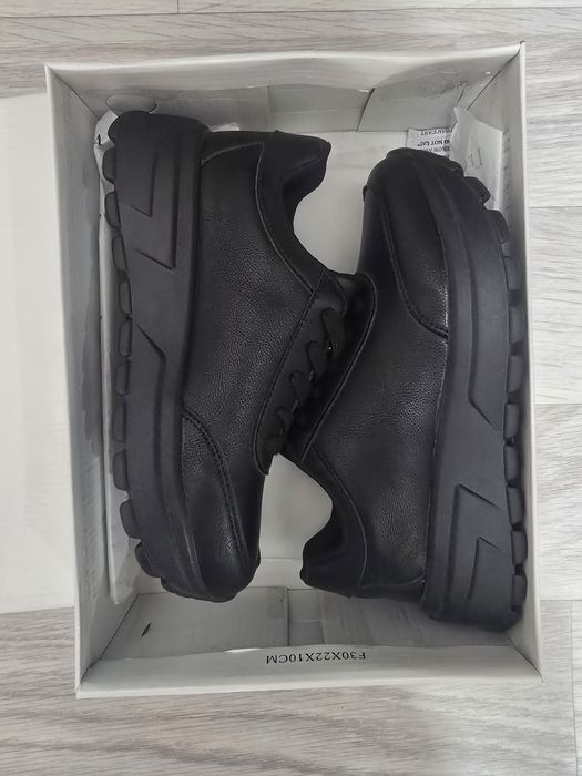 Женские кроссовки 36р