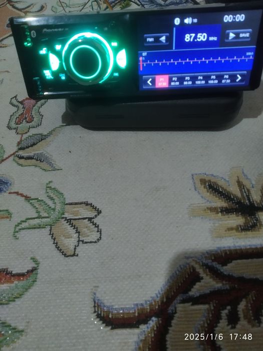 Магнитола с блютуз и монитор